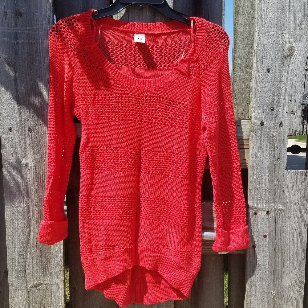 is2 Light Small Sweater.